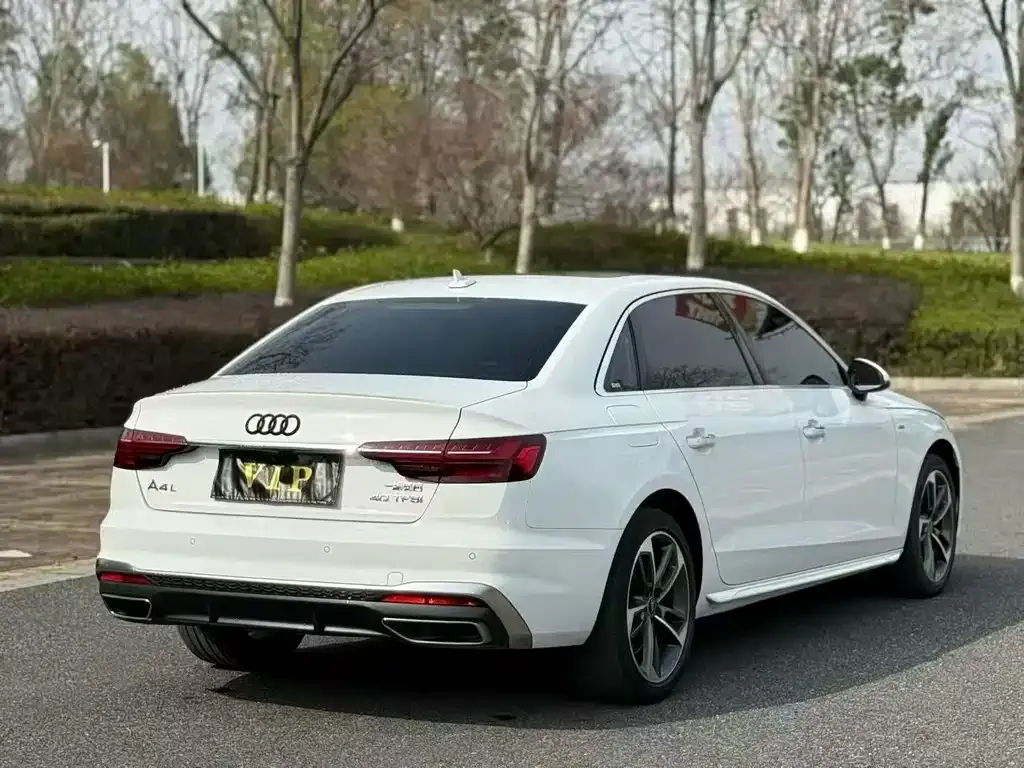 Audi A4L 2023 из CN, фото 2
