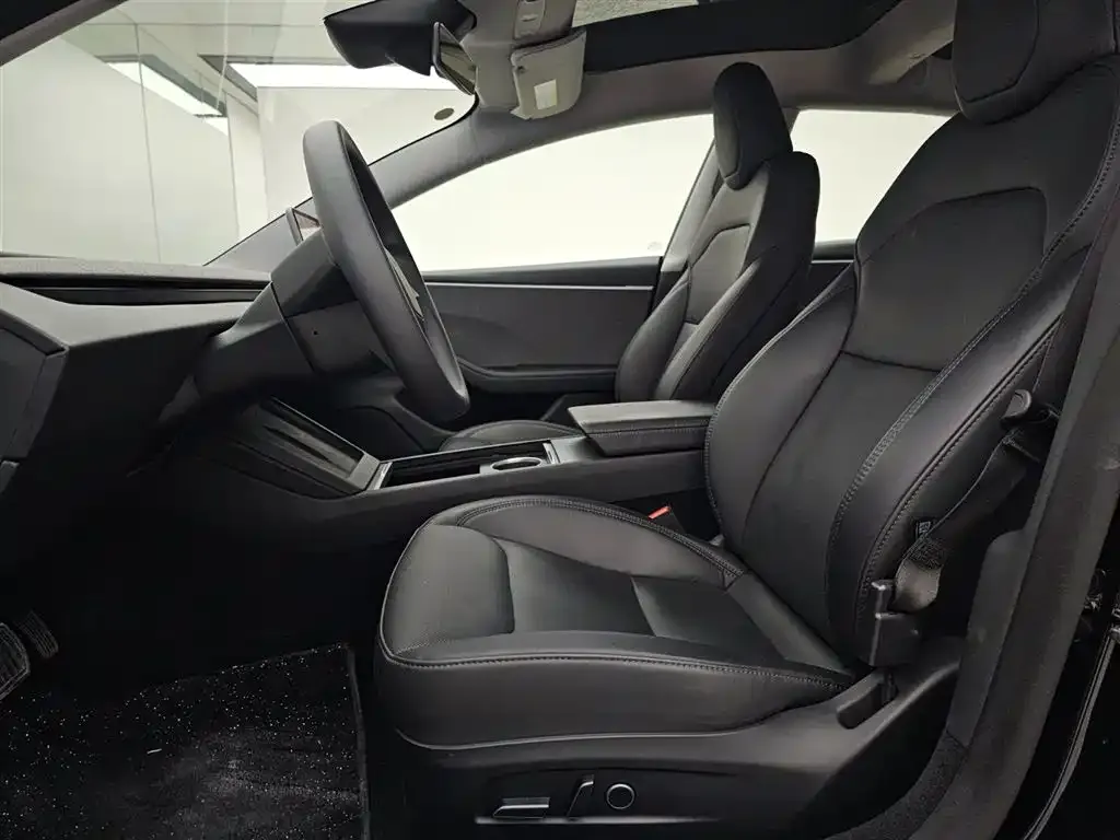 Tesla Model 3 — фото 3