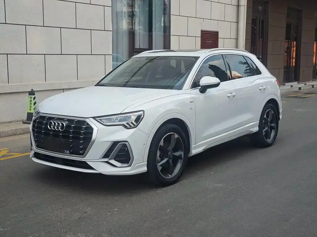 Audi Q3 — фото 1