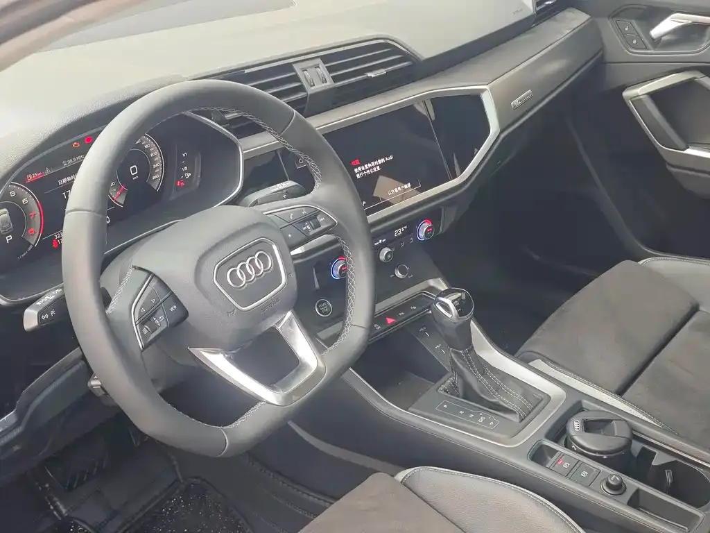 Audi Q3 — фото 10