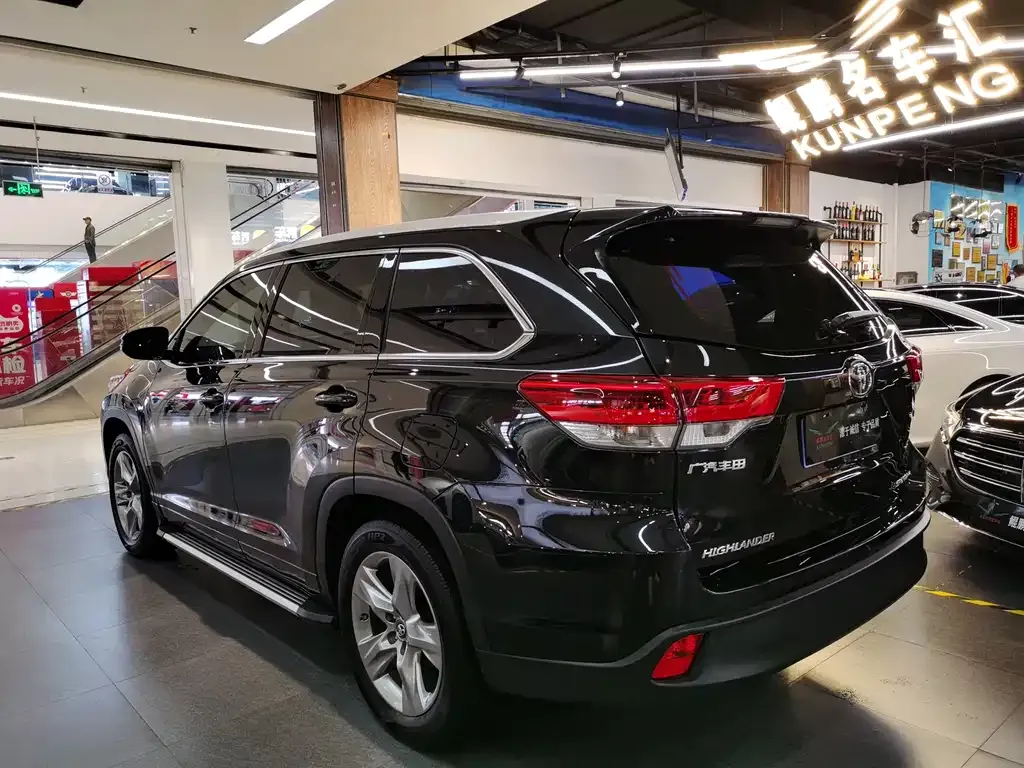 Toyota Highlander — фото 4