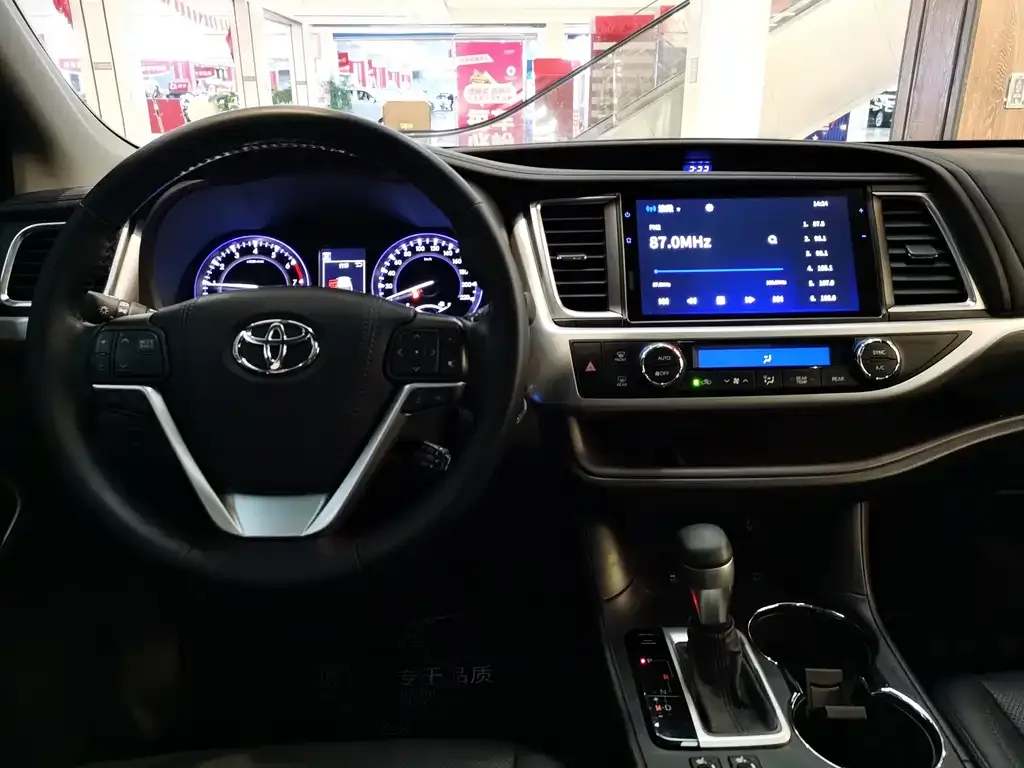 Toyota Highlander — фото 5