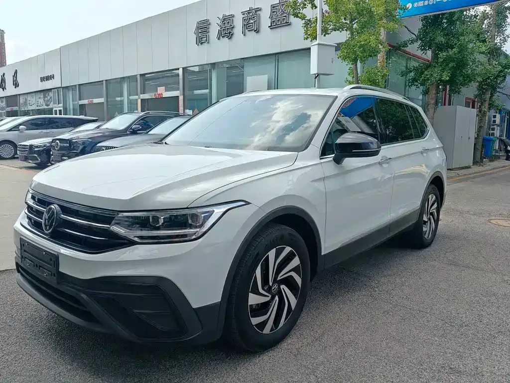 Volkswagen Tiguan L — фото 9