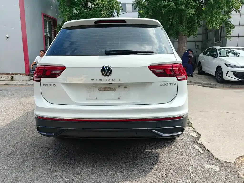 Volkswagen Tiguan L — фото 6