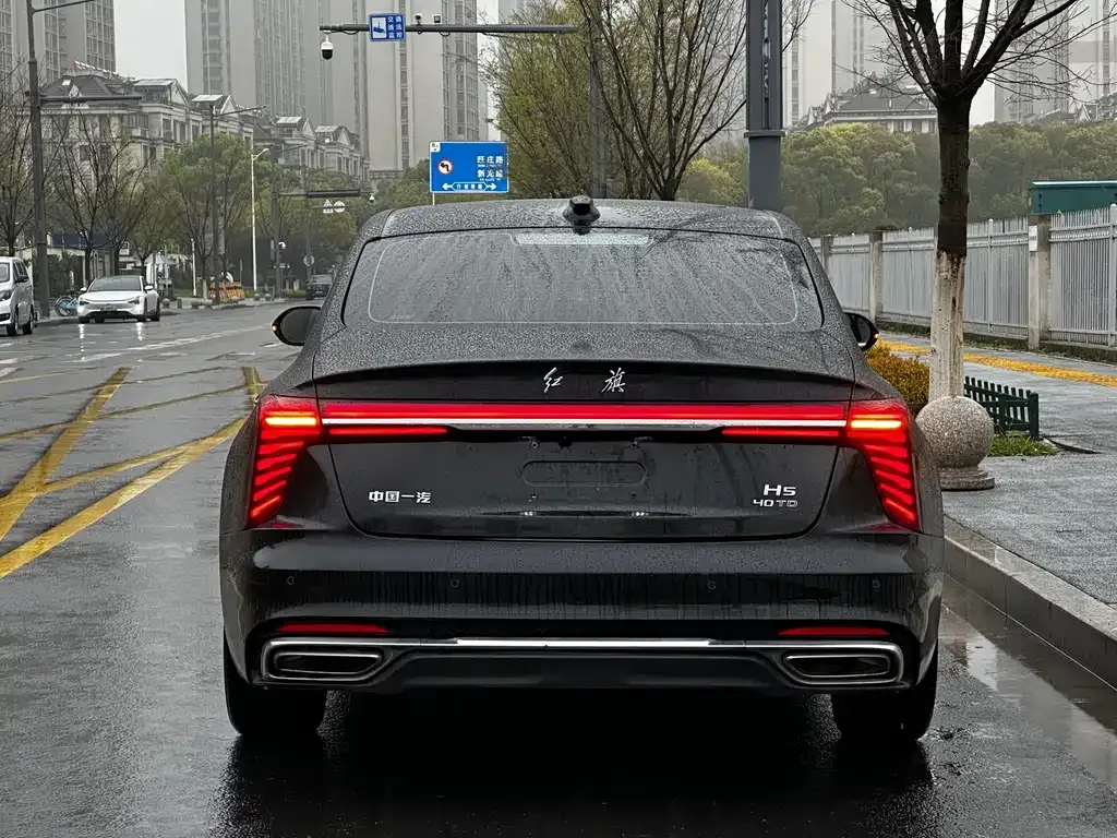 Hongqi H5 — фото 6