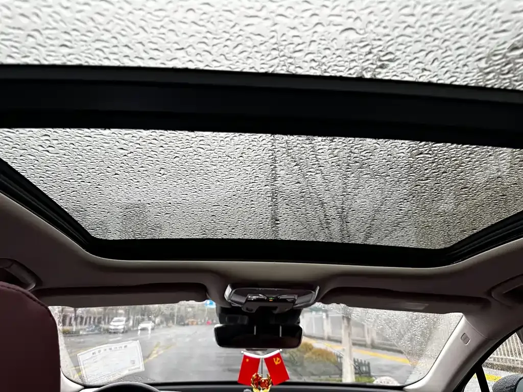Hongqi H5 — фото 9