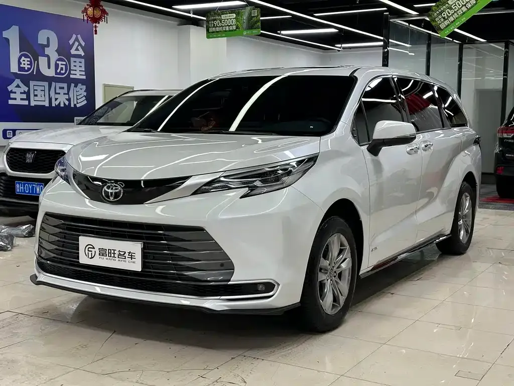 Toyota Sienna — фото 1