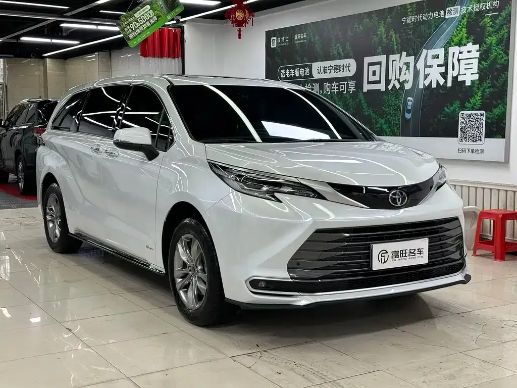 Toyota Sienna — фото 10