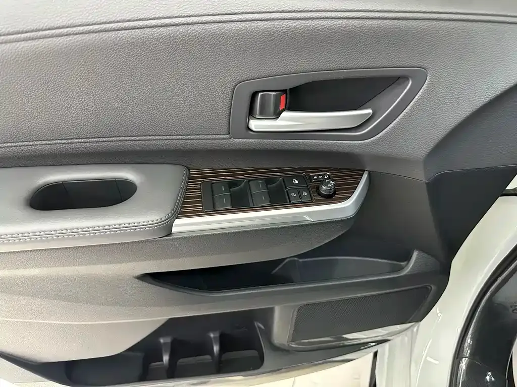 Toyota Sienna — фото 4
