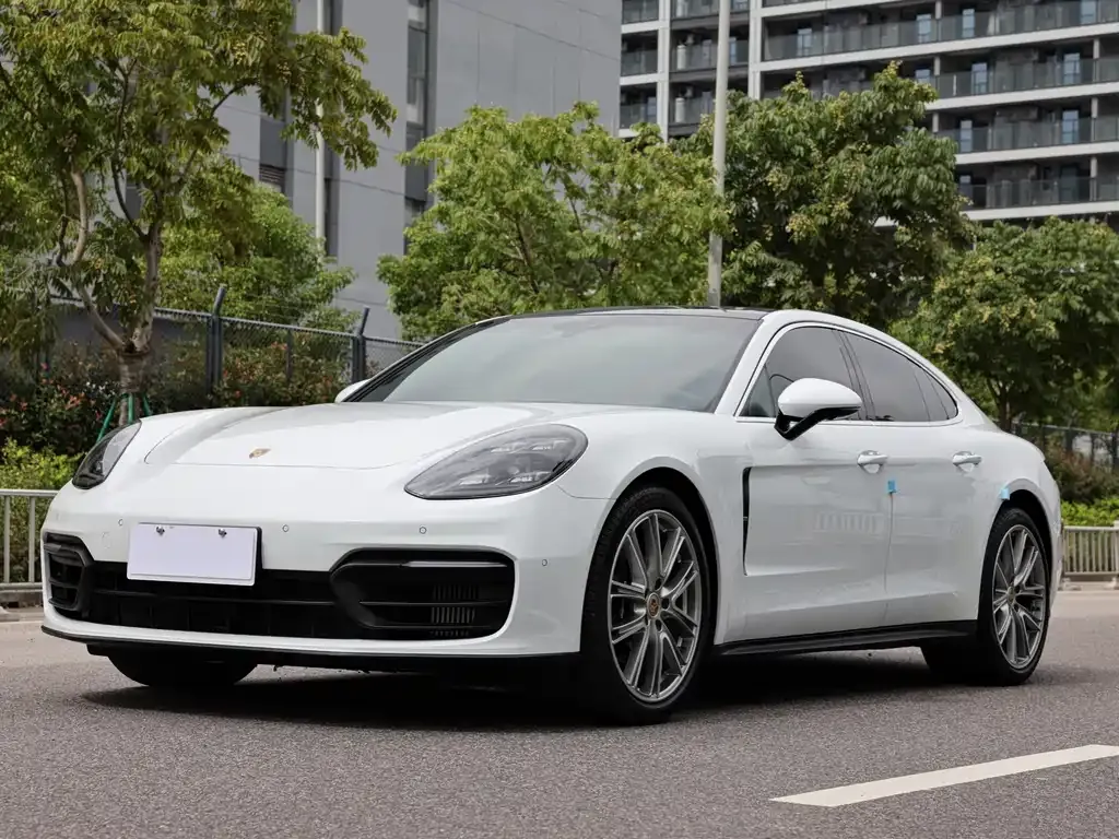 Porsche Panamera — фото 1
