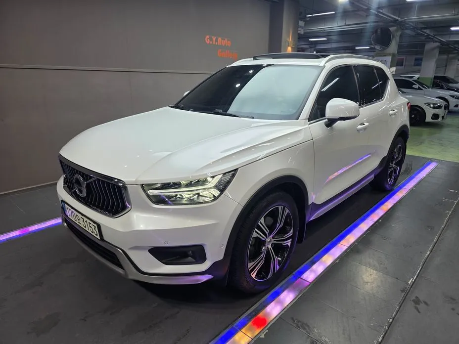 Volvo XC40 — фото 1