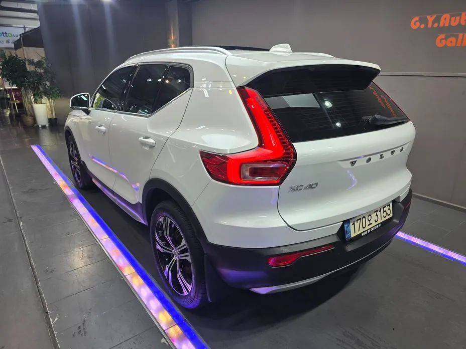 Volvo XC40 — фото 9