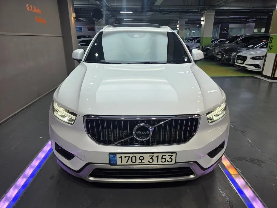 Volvo XC40 — фото 10