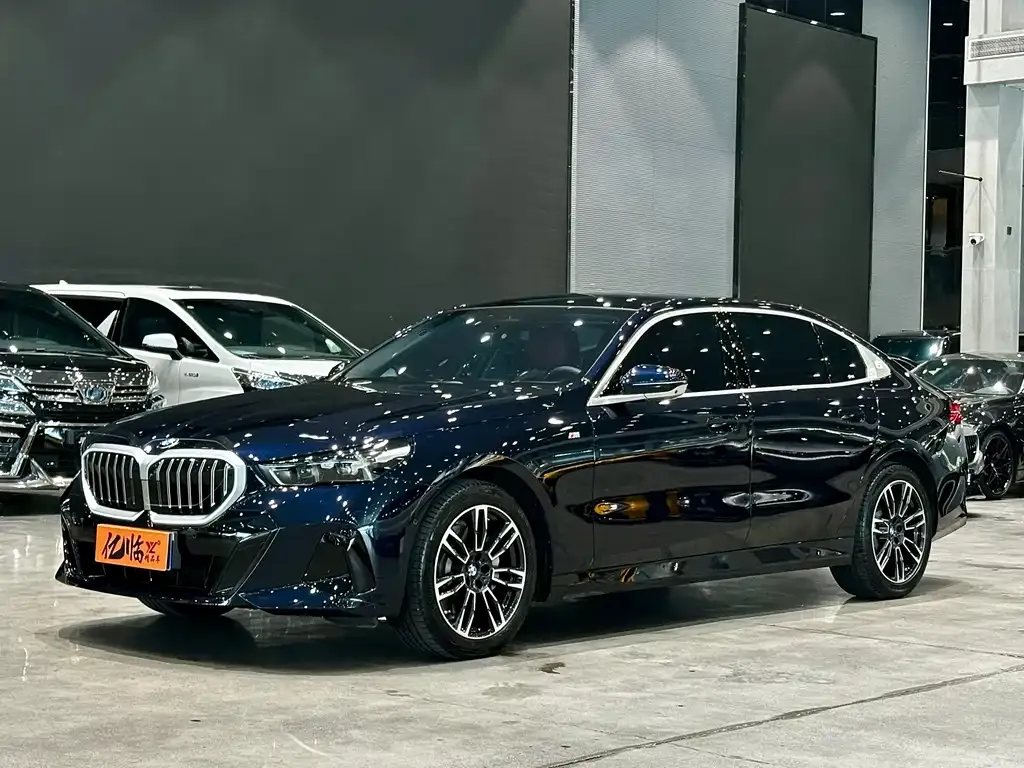 BMW 5 Series — фото 1