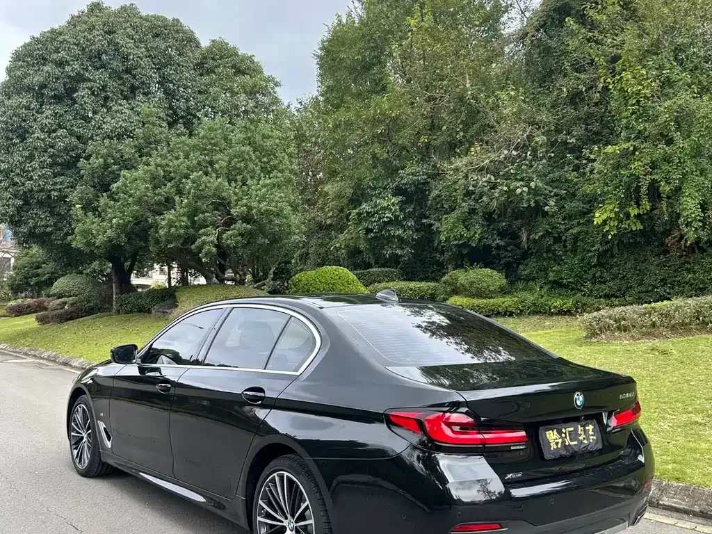 BMW 5 Series — фото 9