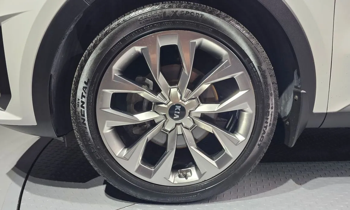 Kia Sorento — фото 9