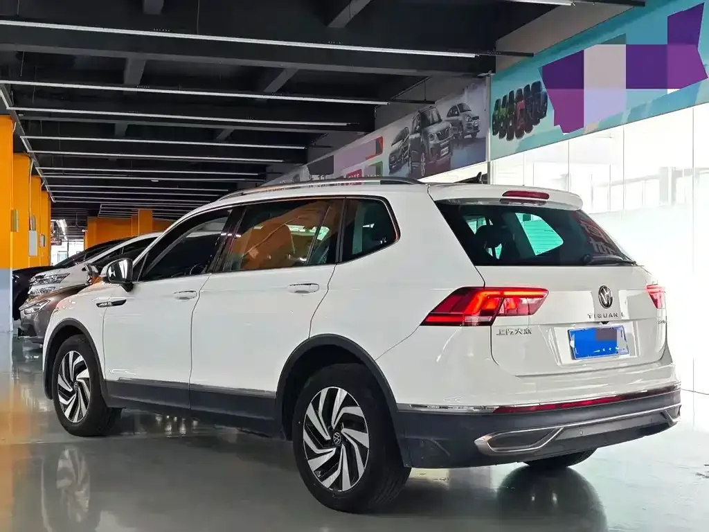 Volkswagen Tiguan L — фото 4