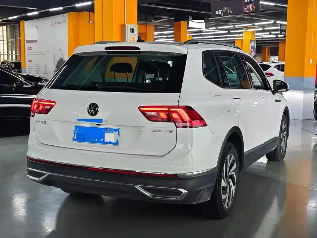 Volkswagen Tiguan L — фото 6