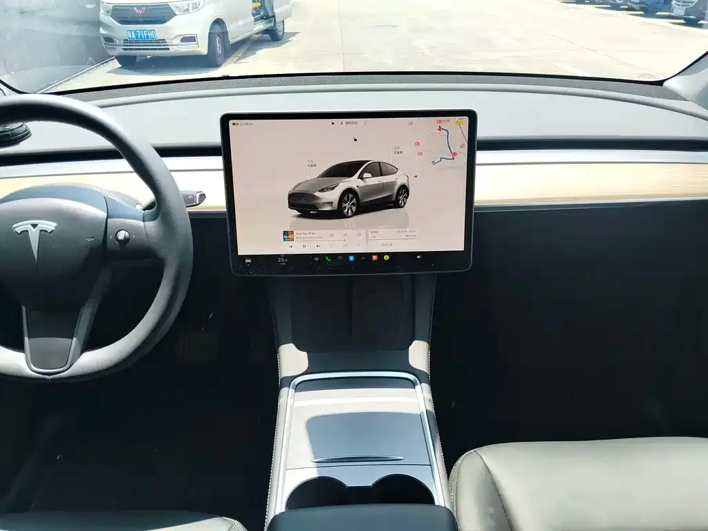 Tesla Model Y — фото 2