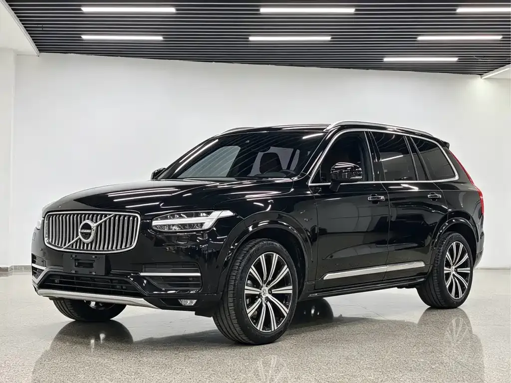 Volvo XC90 — фото 1