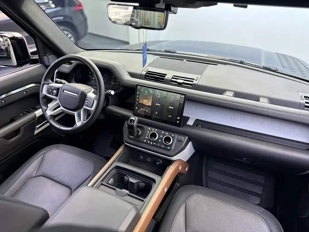 Land Rover Defender — фото 10