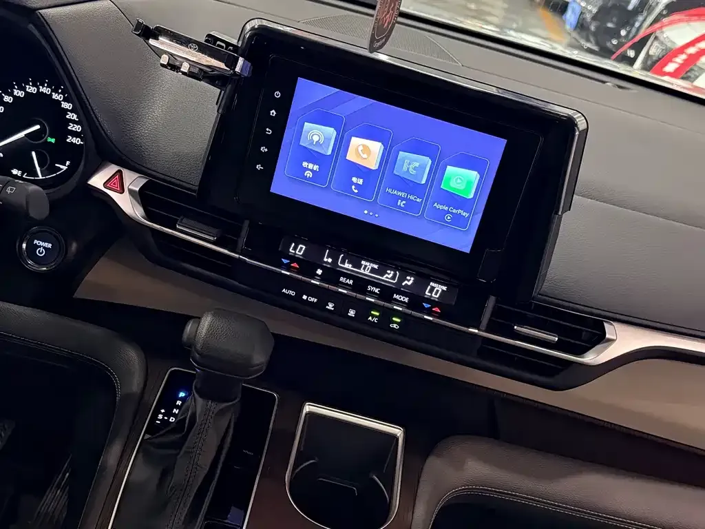 Toyota Granvia — фото 7