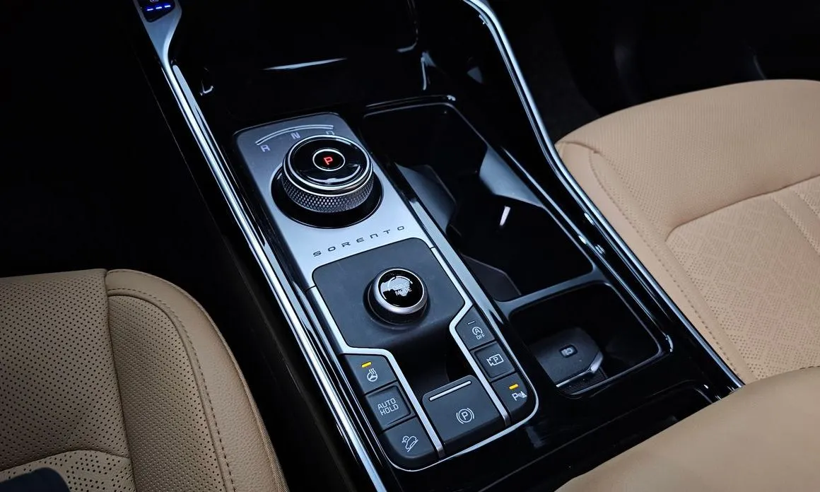 Kia Sorento — фото 8