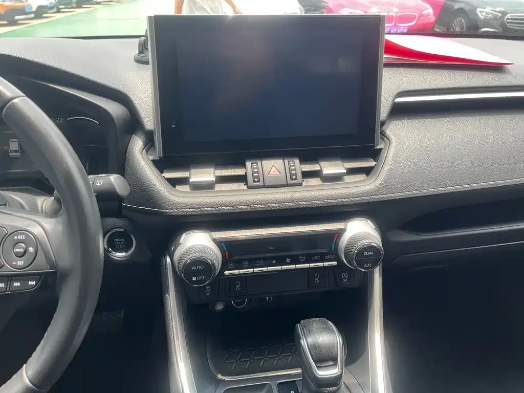 Toyota RAV4 — фото 8