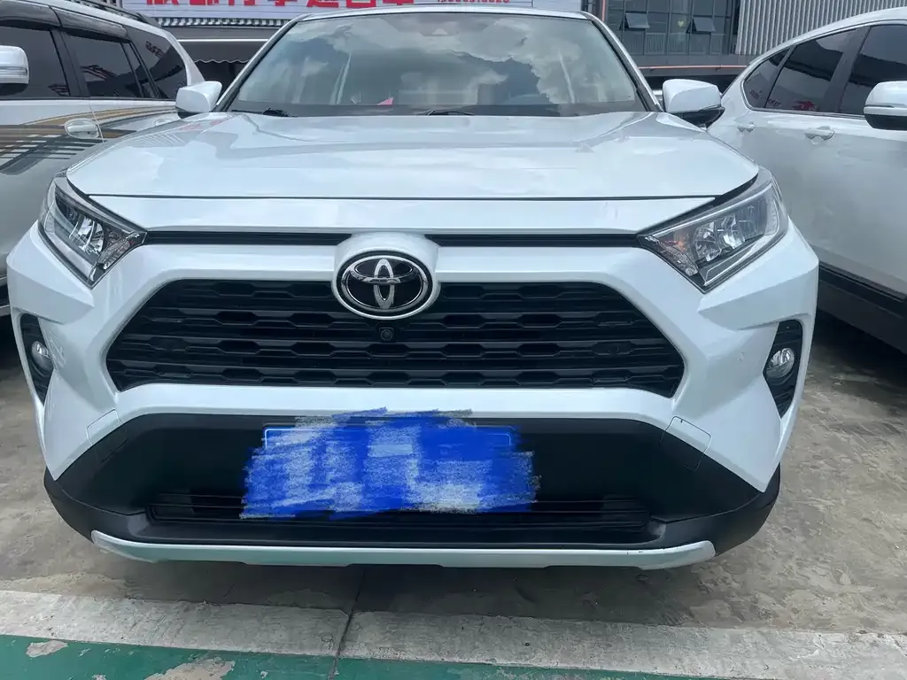 Toyota RAV4 — фото 5