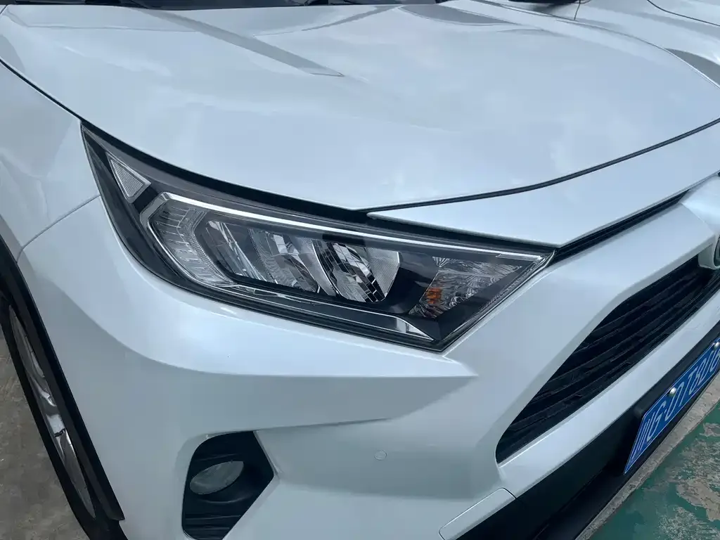 Toyota RAV4 — фото 6