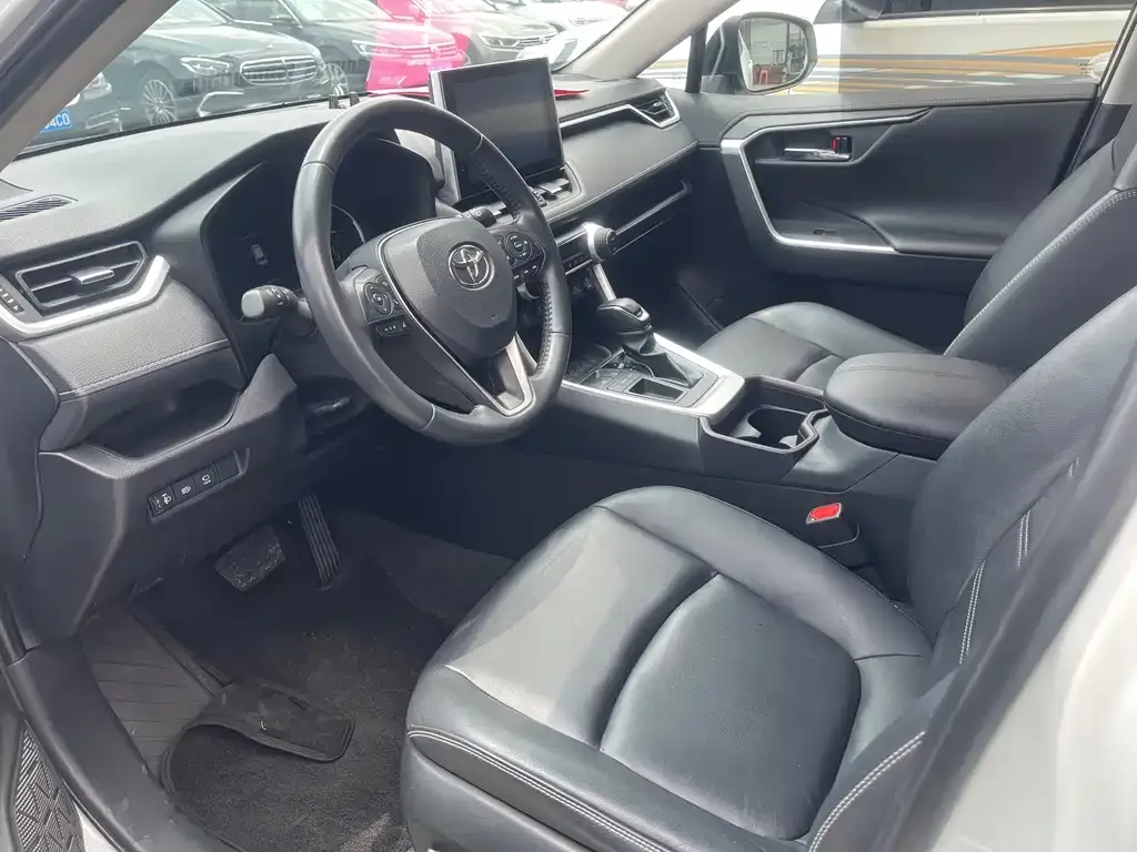 Toyota RAV4 — фото 10