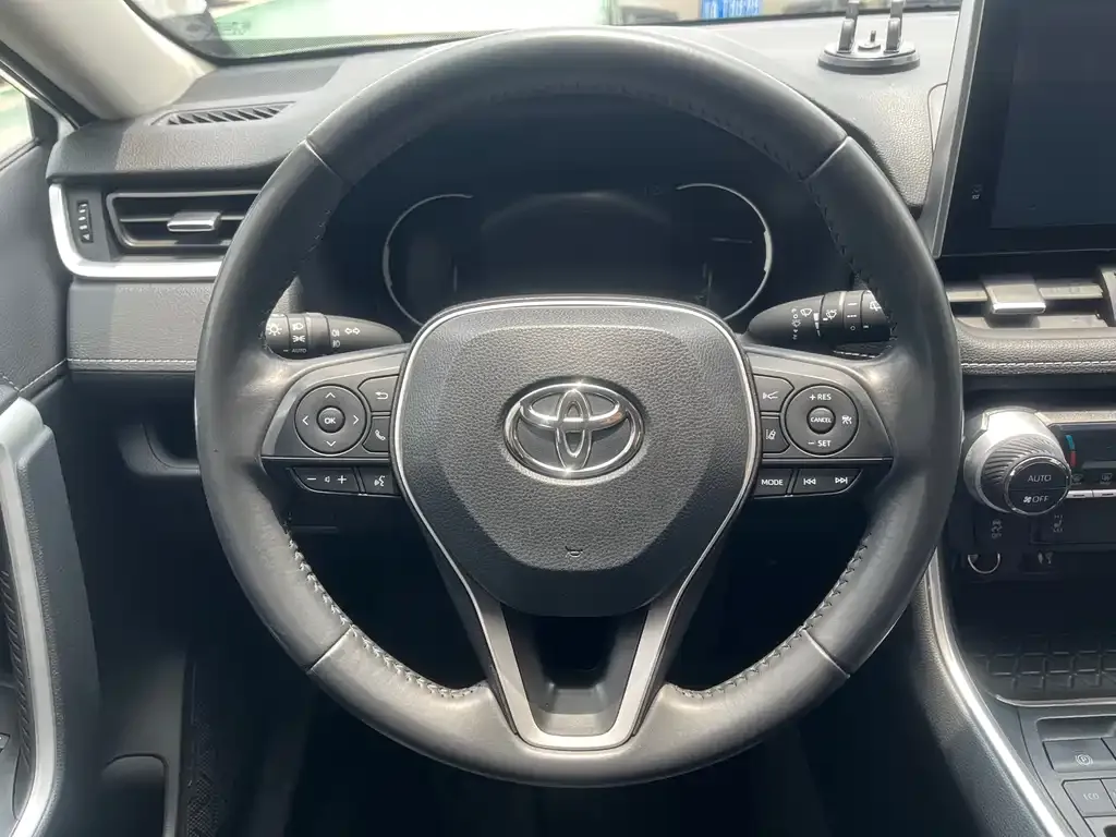 Toyota RAV4 — фото 2