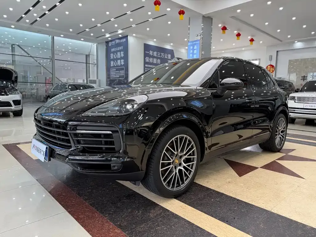 Porsche Cayenne — фото 1