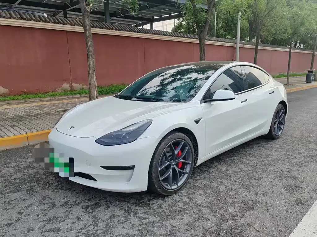 Tesla Model 3 — фото 1