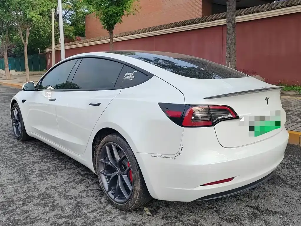 Tesla Model 3 — фото 7