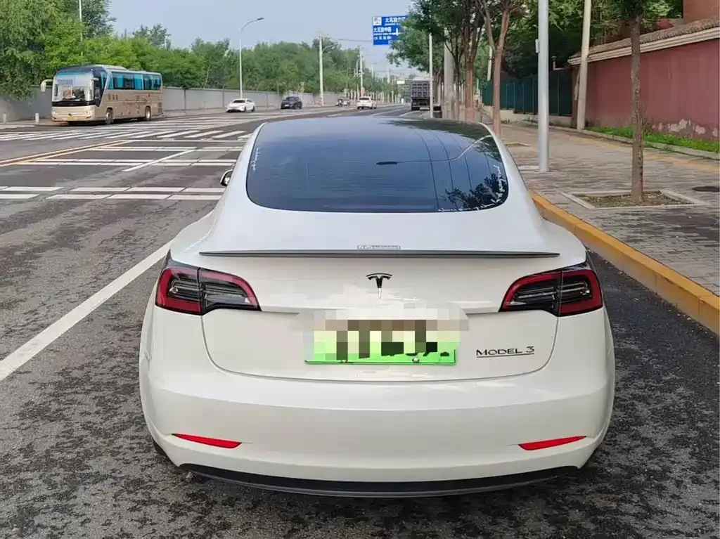 Tesla Model 3 — фото 4
