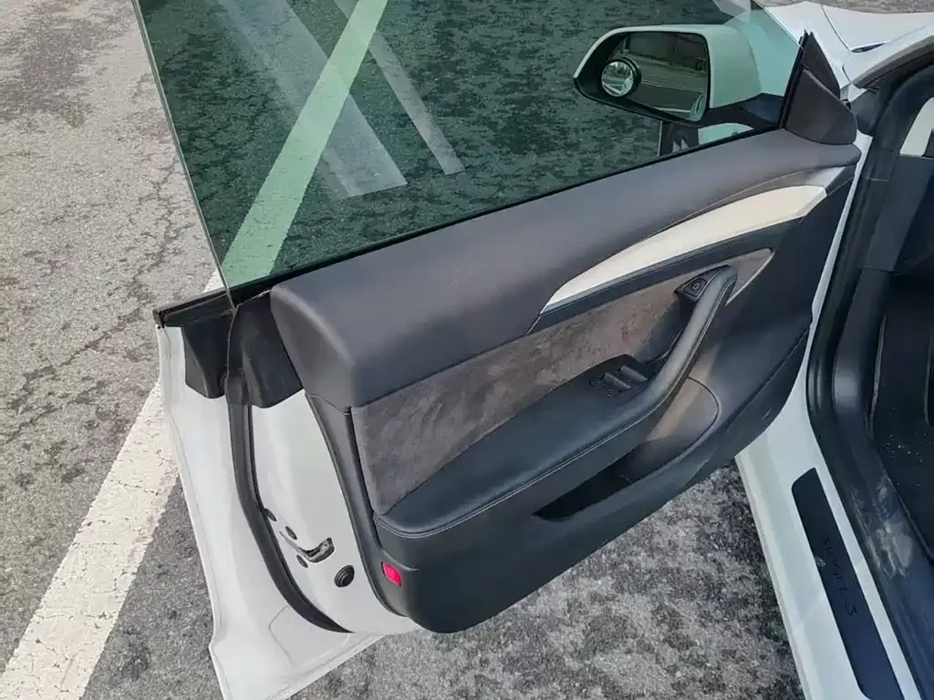 Tesla Model 3 — фото 5
