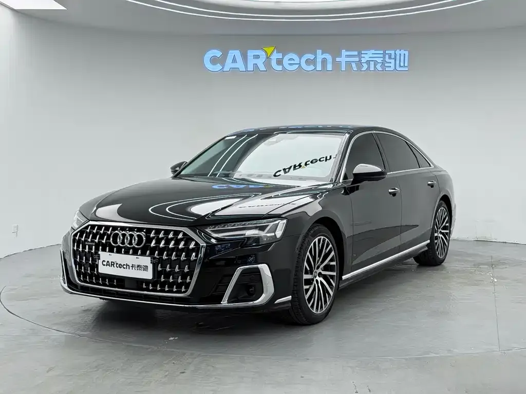 Audi A8 — фото 1