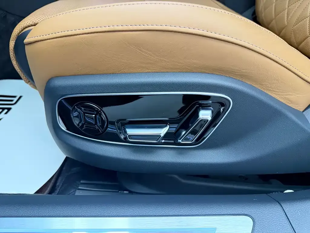 Audi A8 — фото 10