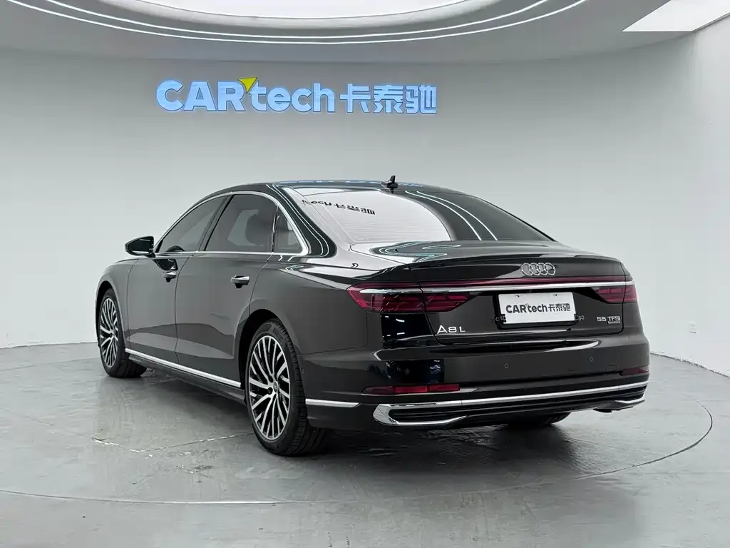 Audi A8 — фото 7
