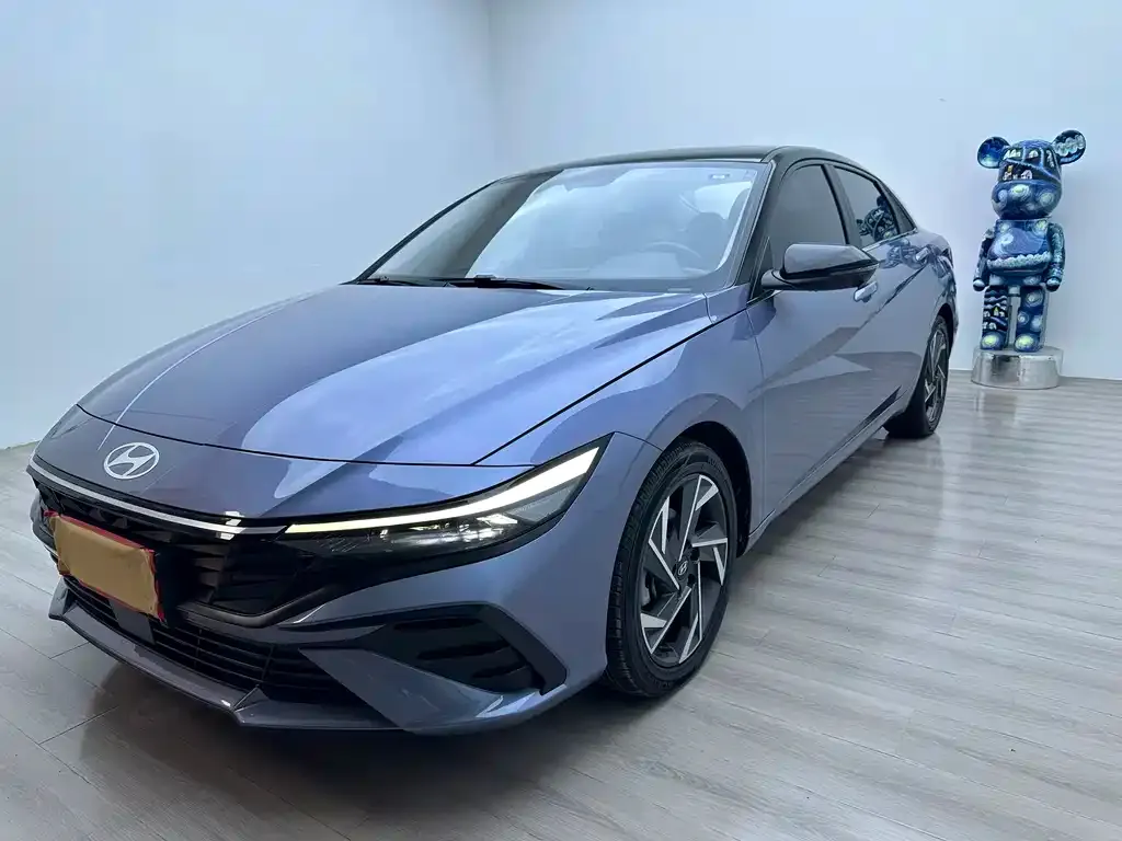 Hyundai Elantra — фото 1