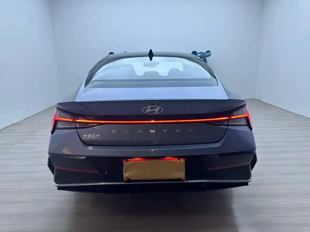 Hyundai Elantra — фото 3