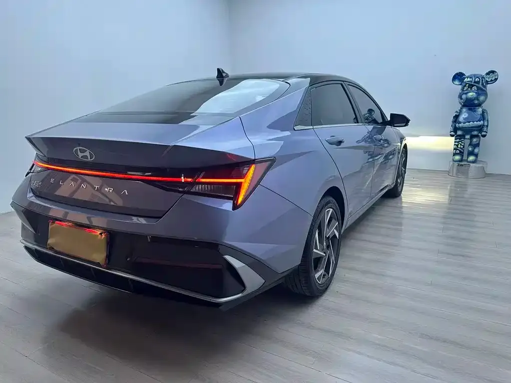 Hyundai Elantra — фото 2
