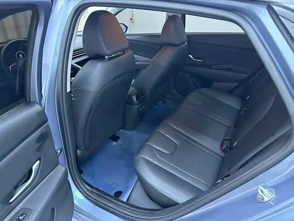 Hyundai Elantra — фото 10