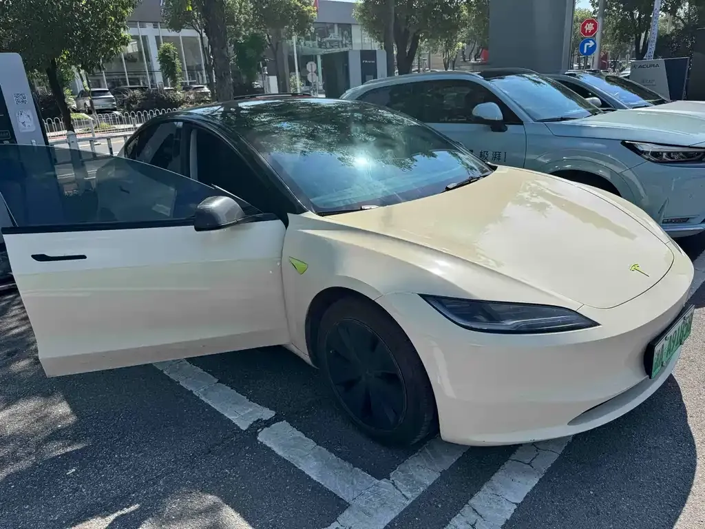 Tesla Model 3 — фото 8
