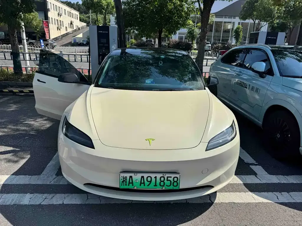 Tesla Model 3 — фото 7