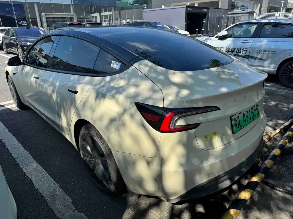 Tesla Model 3 — фото 5