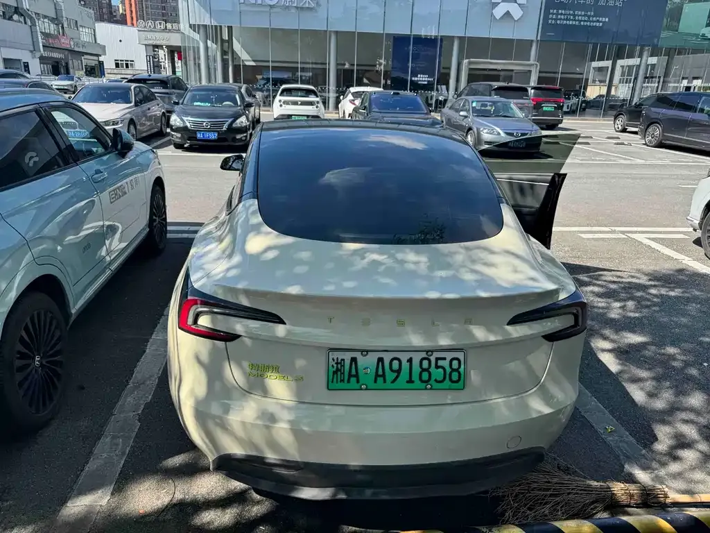 Tesla Model 3 — фото 4