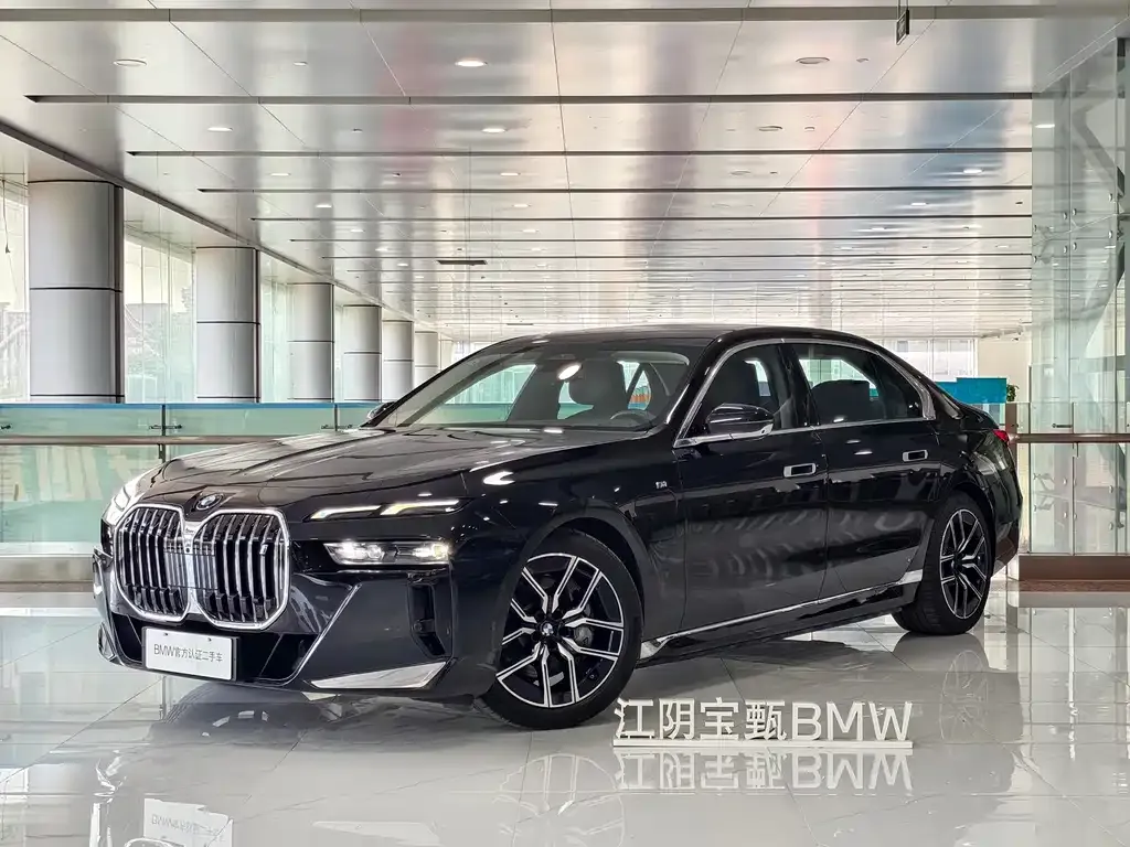BMW i7 — фото 1