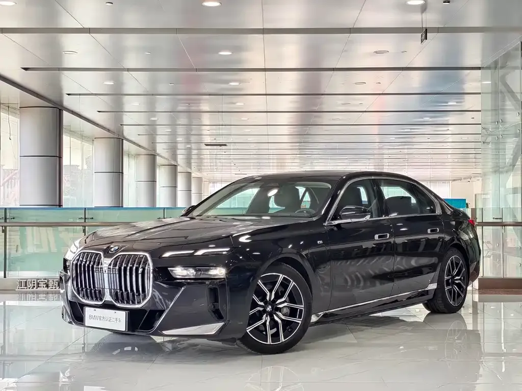 BMW i7 — фото 9